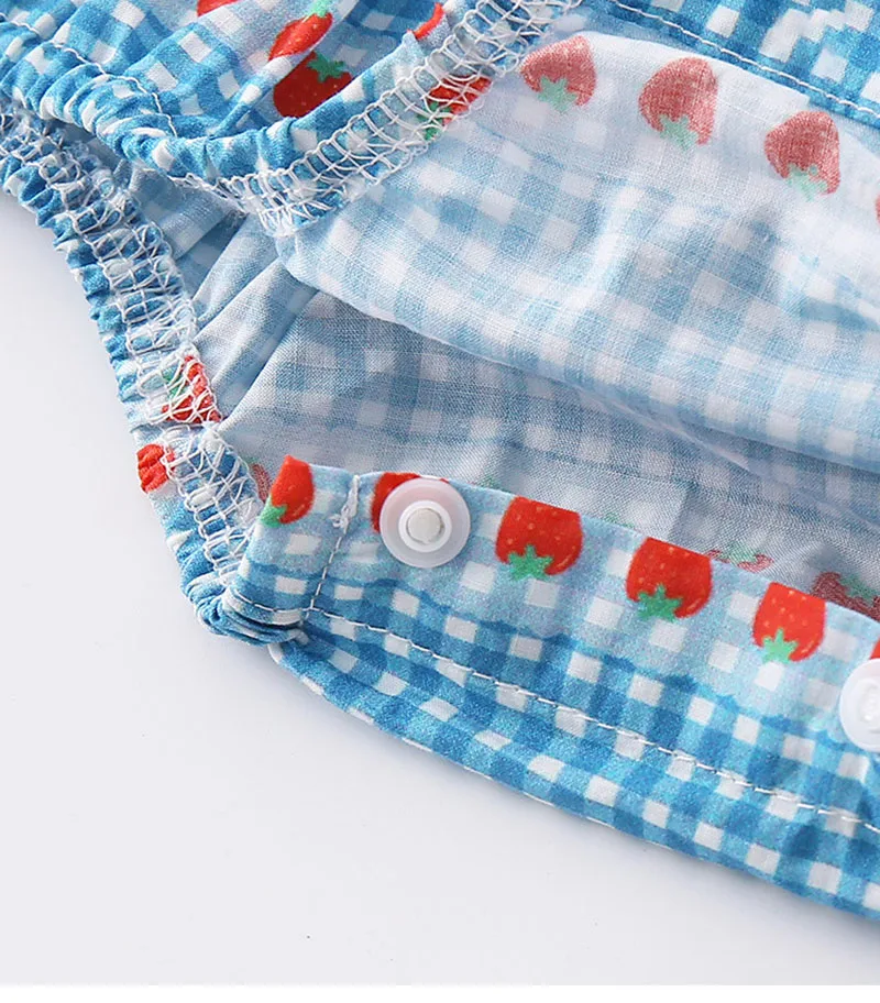 Botones a presión en la parte inferior del mono MILANCEL