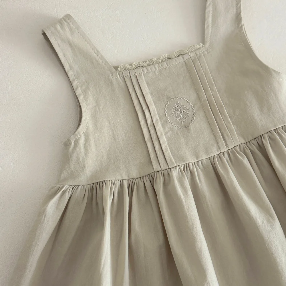 MILANCEL Blusa de bebé sin mangas con flores bordadas - imagen 5