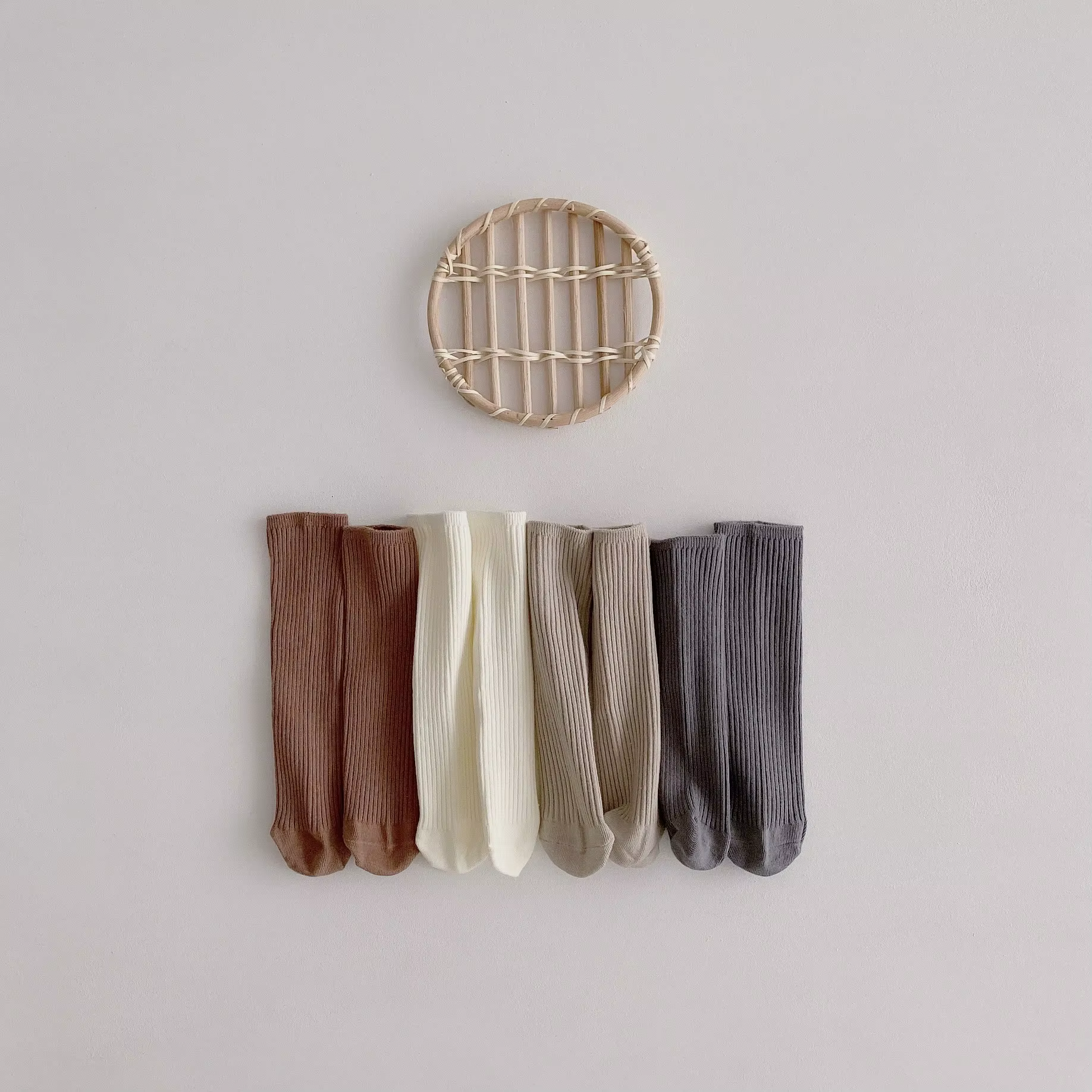 Calcetines de algodón para niña con encaje y volantes – Estilo princesa - imagen 4