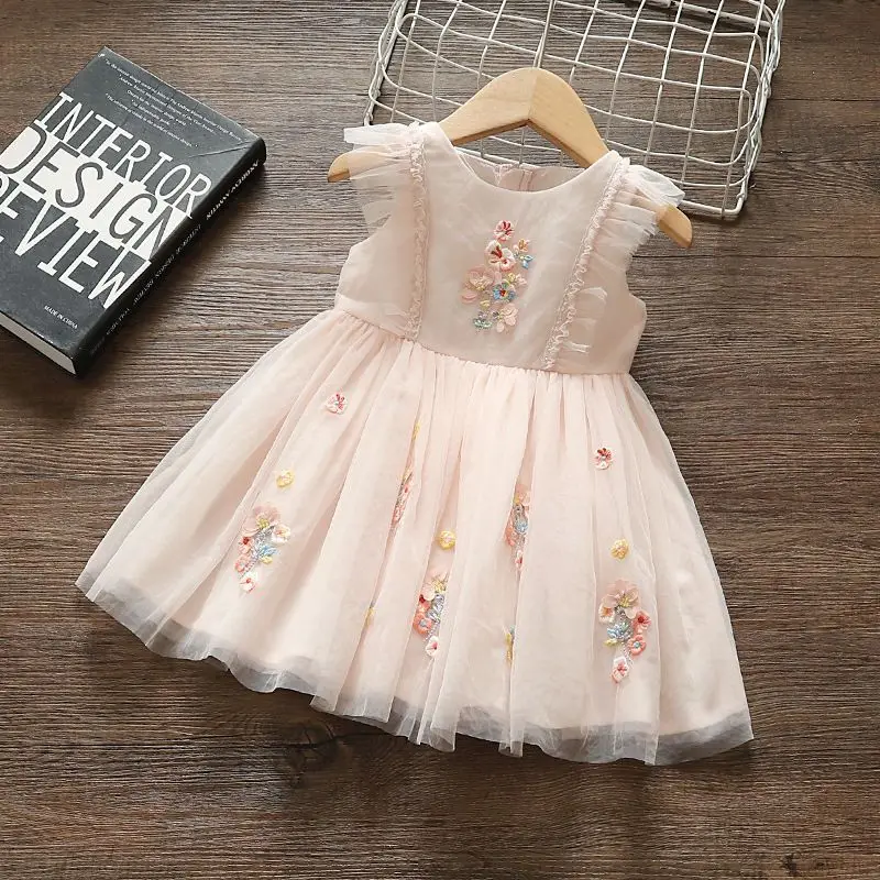 Vestido infantil con bordado floral frontal