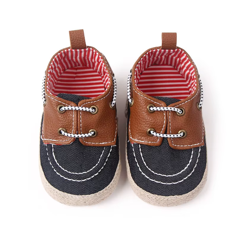 Bebé con zapatos de algodón transpirables