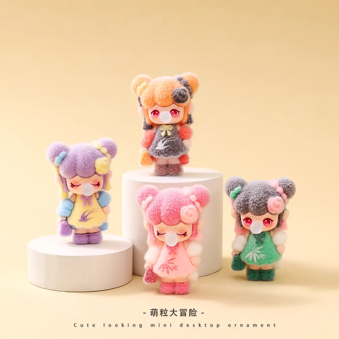 Figura de niña sopladora de burbujas mini para escritorio - imagen 3