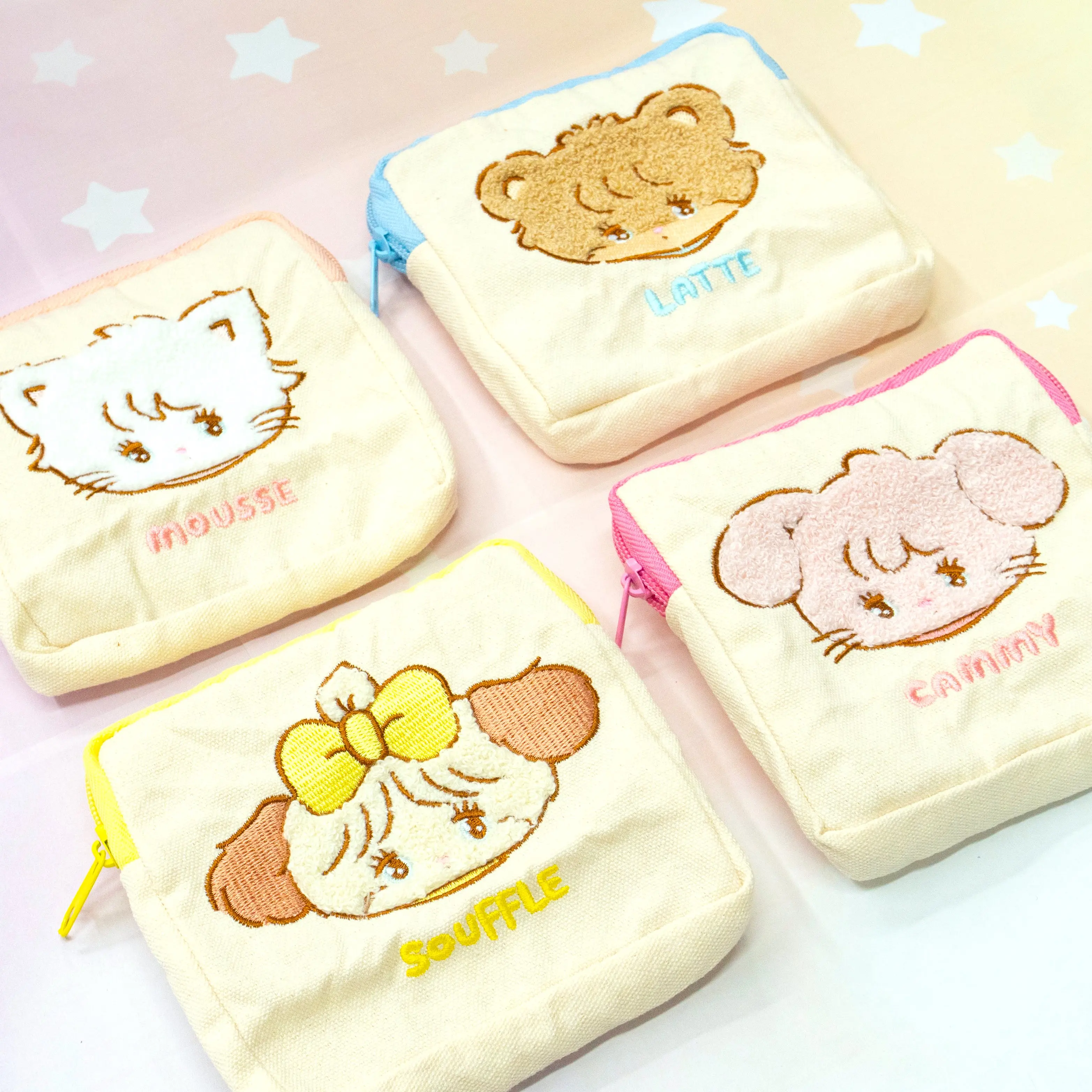 Qualia Capsule Toy bolsa de cosméticos bordada con personajes - imagen 4