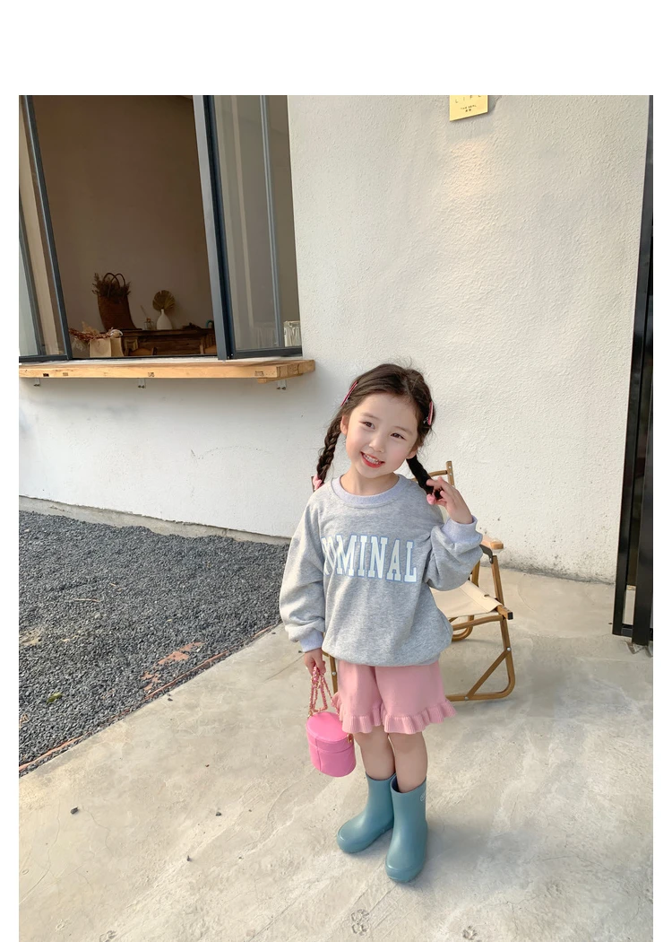 Vista de la sudadera infantil