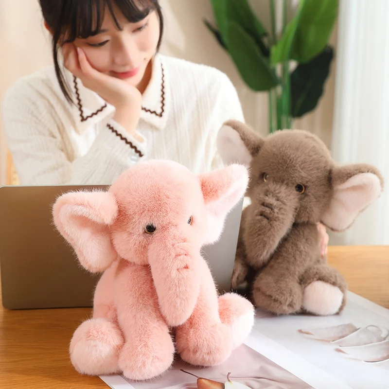 Elefante de peluche blandito para la cama