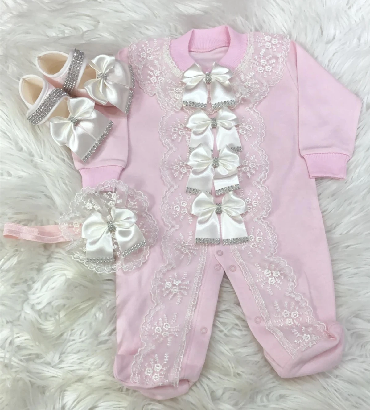 Conjunto de bebé niña vintage con nombre bordado, corona y joyas