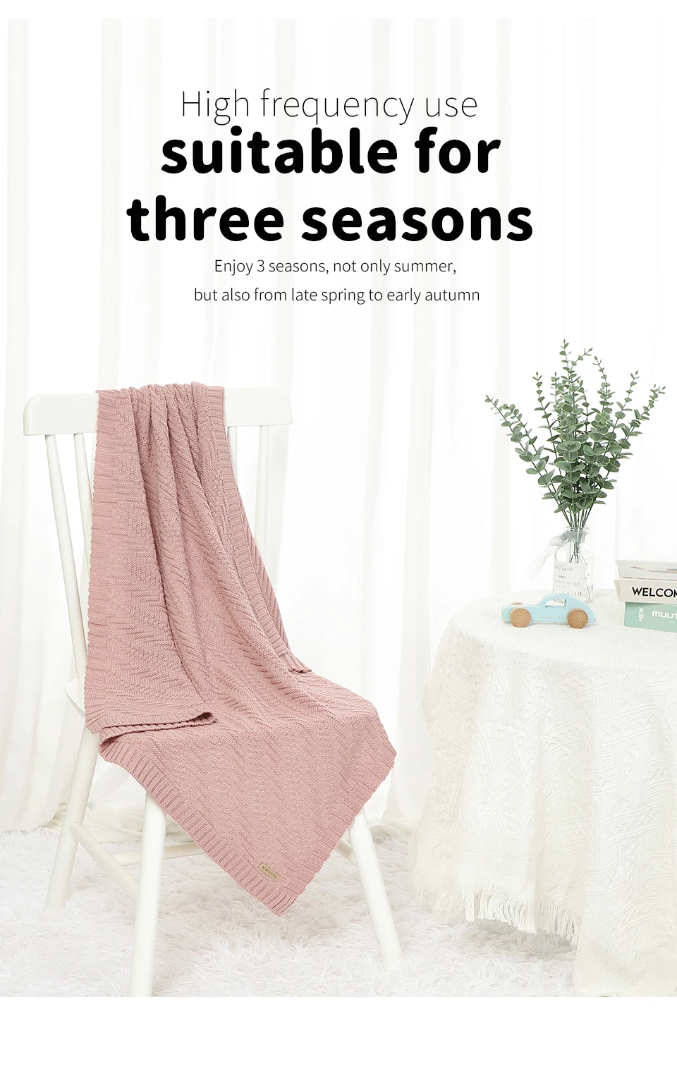 Saco de dormir beige con capucha y cierre central