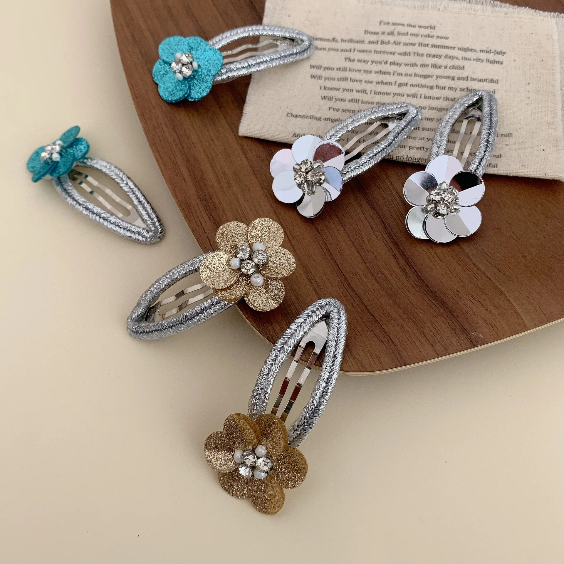 Clips para el pelo BB laterales de niñas con flor en lentejuelas - imagen 2