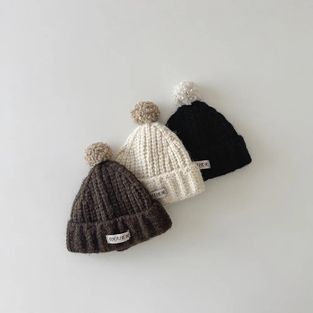 Gorro en estilo coreano, look minimalista para bebé