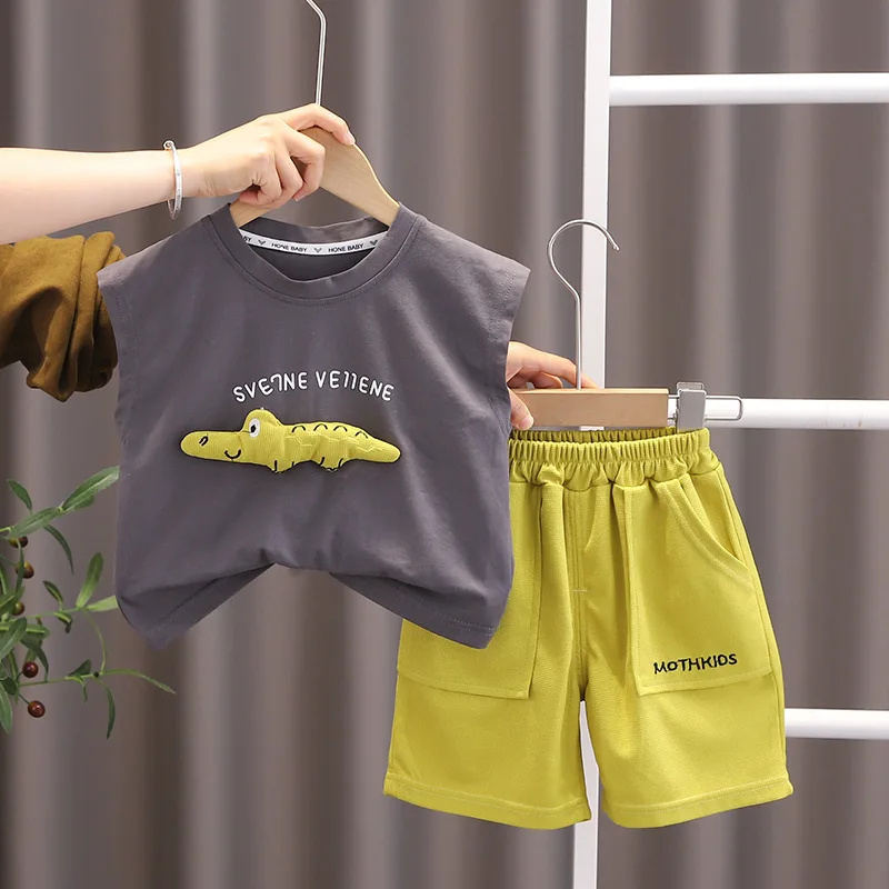 Conjunto veraniego de bebé niña: chaleco sin mangas y pantalón corto - imagen 2