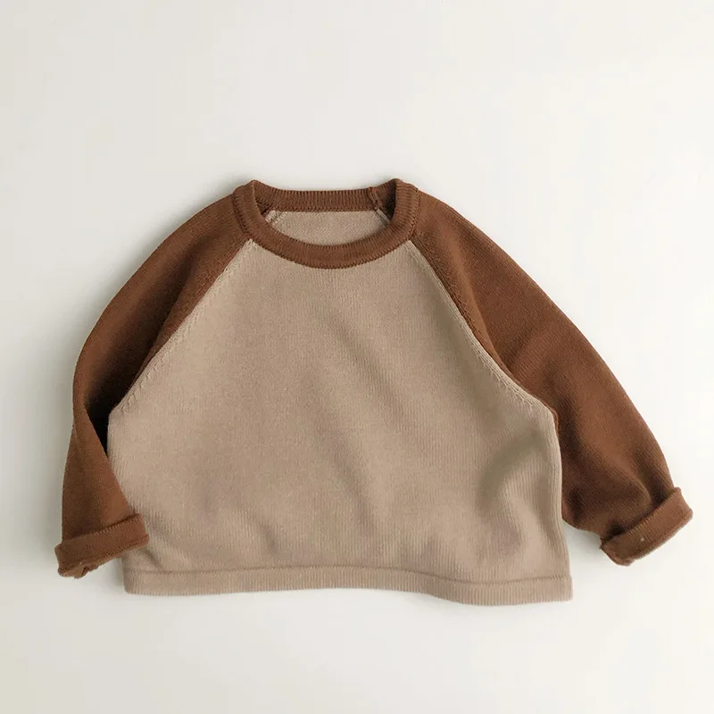 Combinación del suéter MILANCEL con prendas casuales