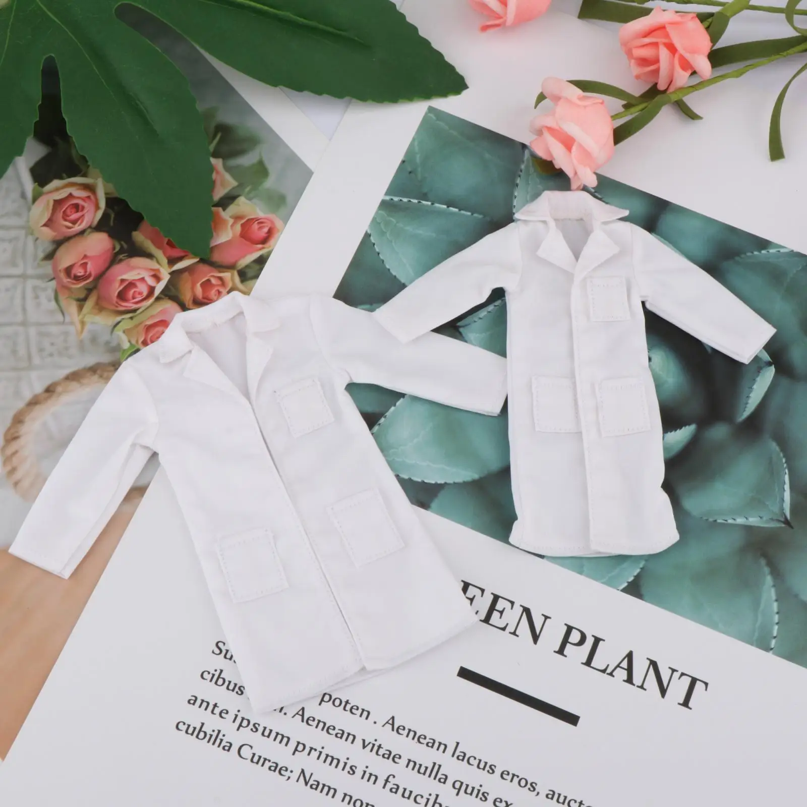 Abrigo blanco para muñecas – Ropa de miniatura