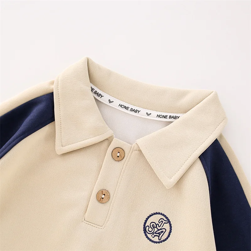 Sudadera niño con parches de retales – estilo casual otoño - imagen 5
