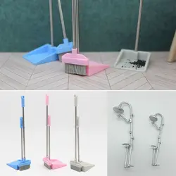 Escoba en miniatura para casa de muñecas Micro Life
