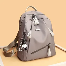 Mochila de viaje ligera en nailon con bandolera para mamá urbana