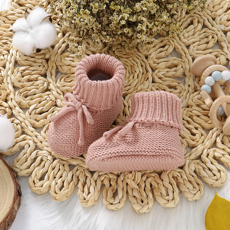Botines tejidos con suela suave para primeros pasos del bebé