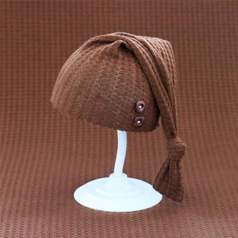 Gorro de fotografía para recién nacido tejido con botones - imagen 5