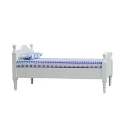 Juego de cama en miniatura para casita de muñecas con tallado