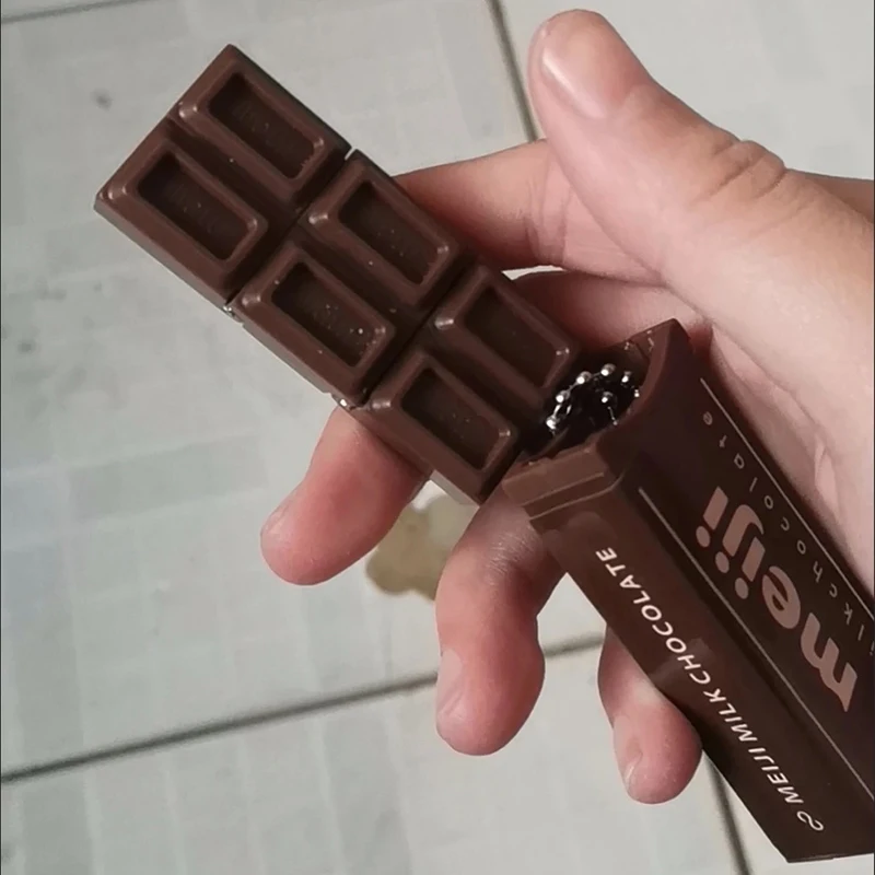 Juguete antiestrés chocolate Meiji flexible con sonido al estirar - imagen 2