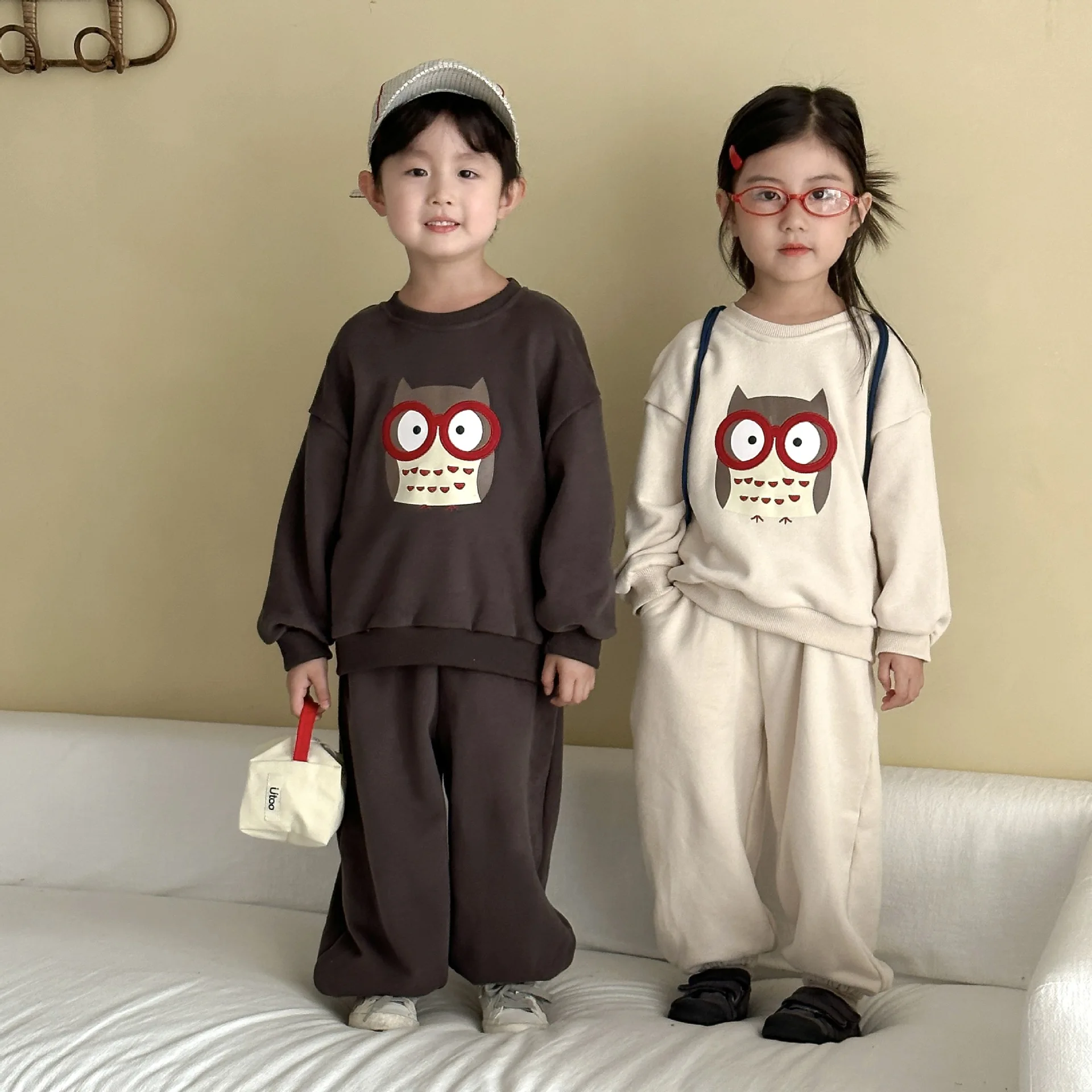 Conjunto de ropa de otoño para niños y niñas con sudadera estampada - imagen 4