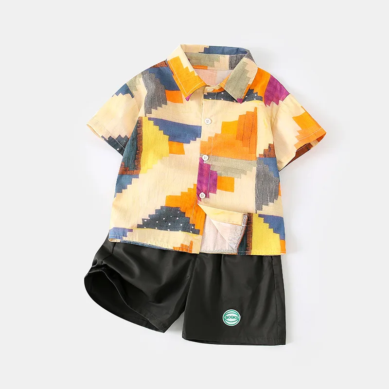 Niño vestido con el conjunto infantil verano
