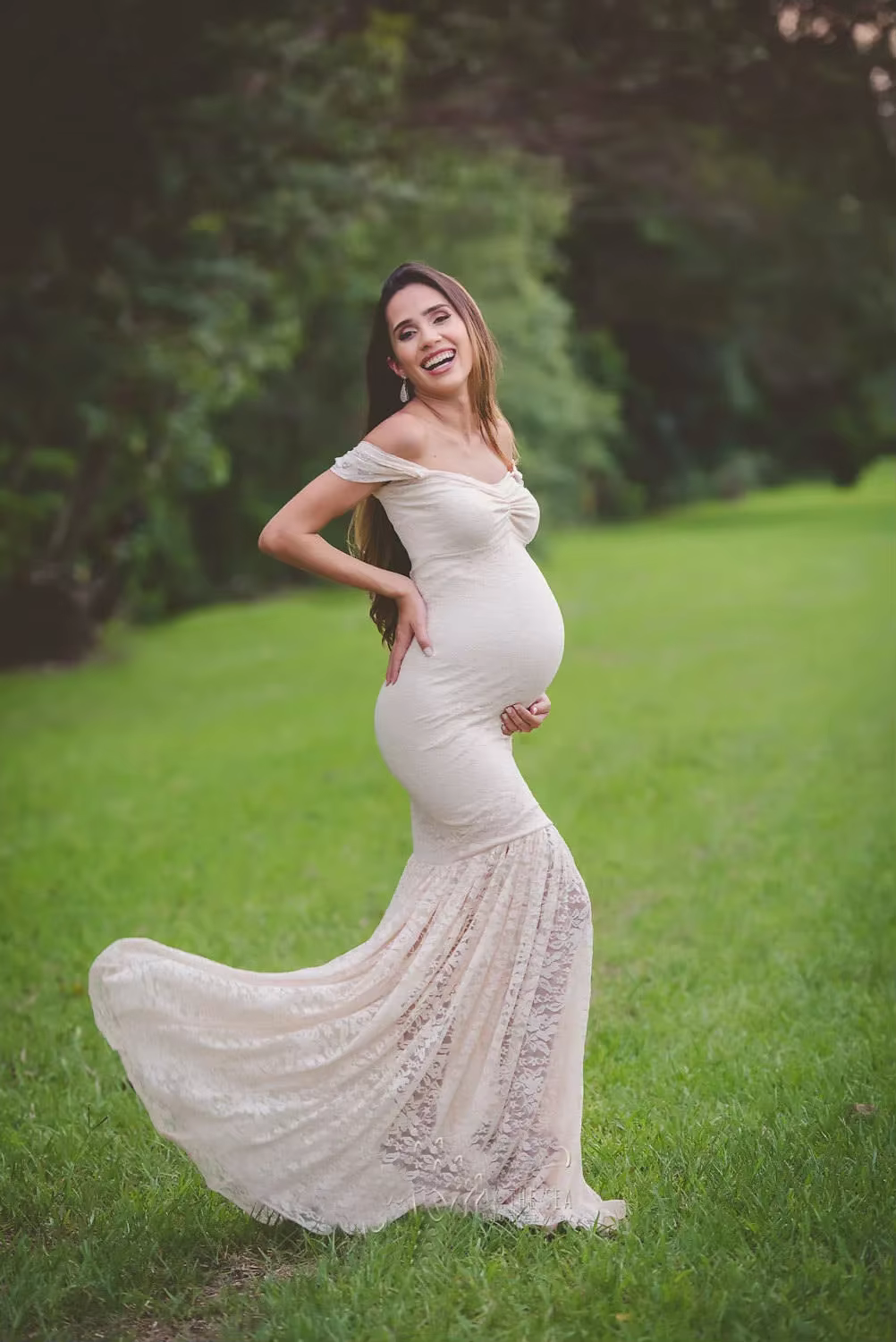 Vestido premamá largo con elegancia de enfermería y hombros descubiertos - imagen 2
