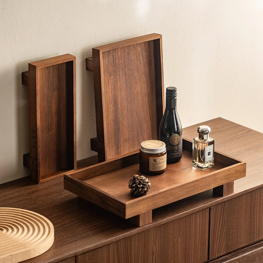 Bandeja de madera estilo japonés en configuración de té Gongfu