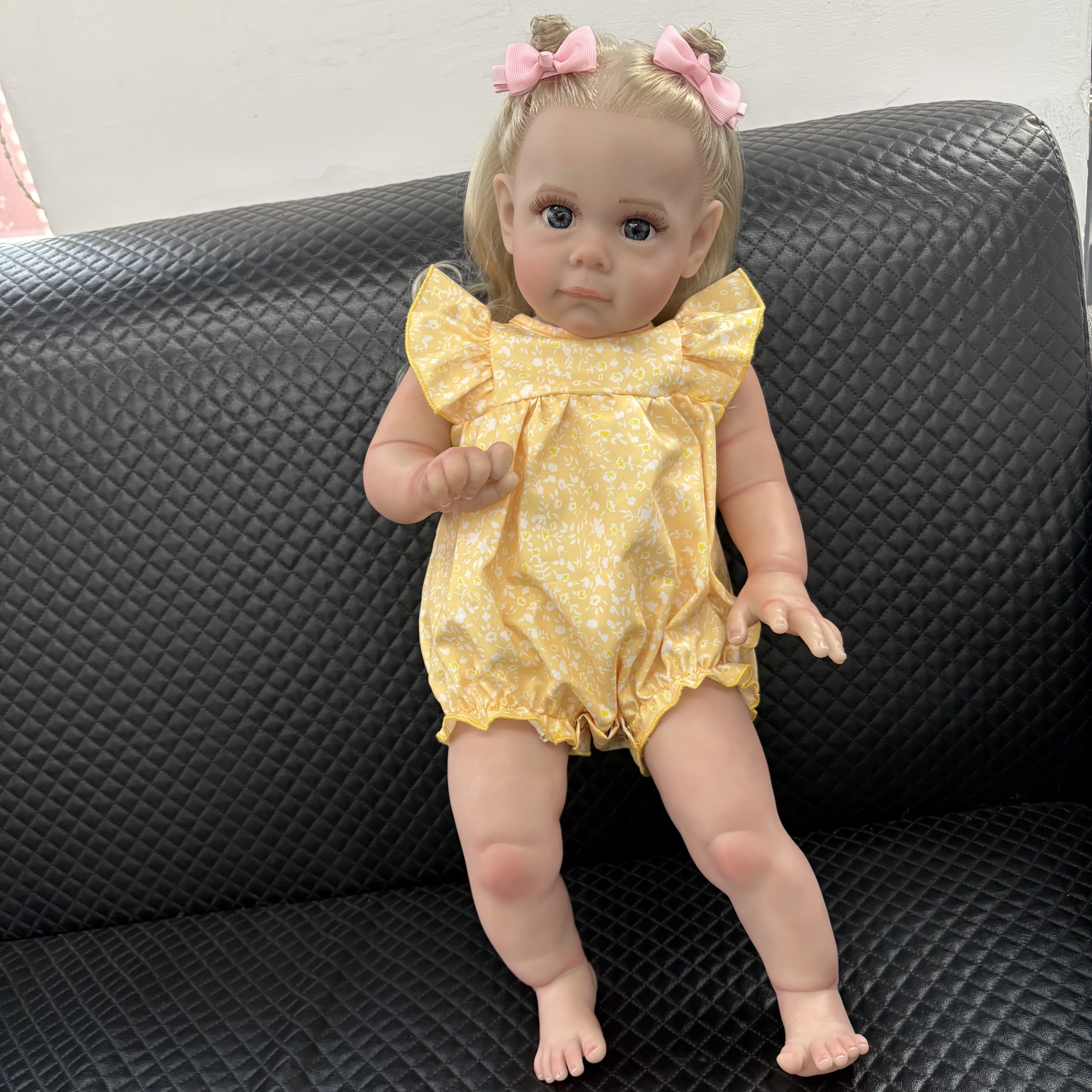Muñeca mostrando articulación de brazos y piernas