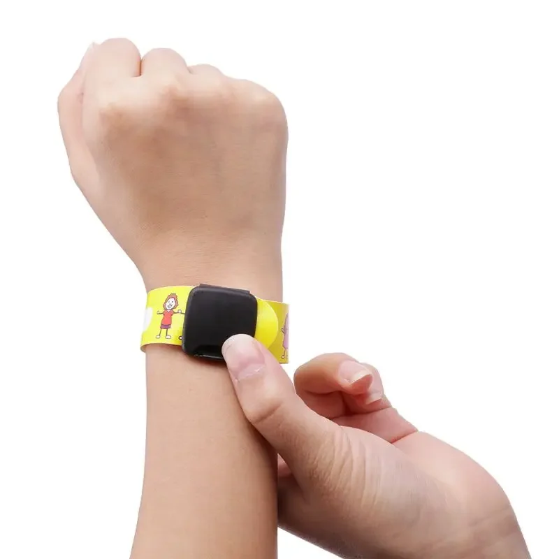Conjunto de ocho pulseras de diversos colores