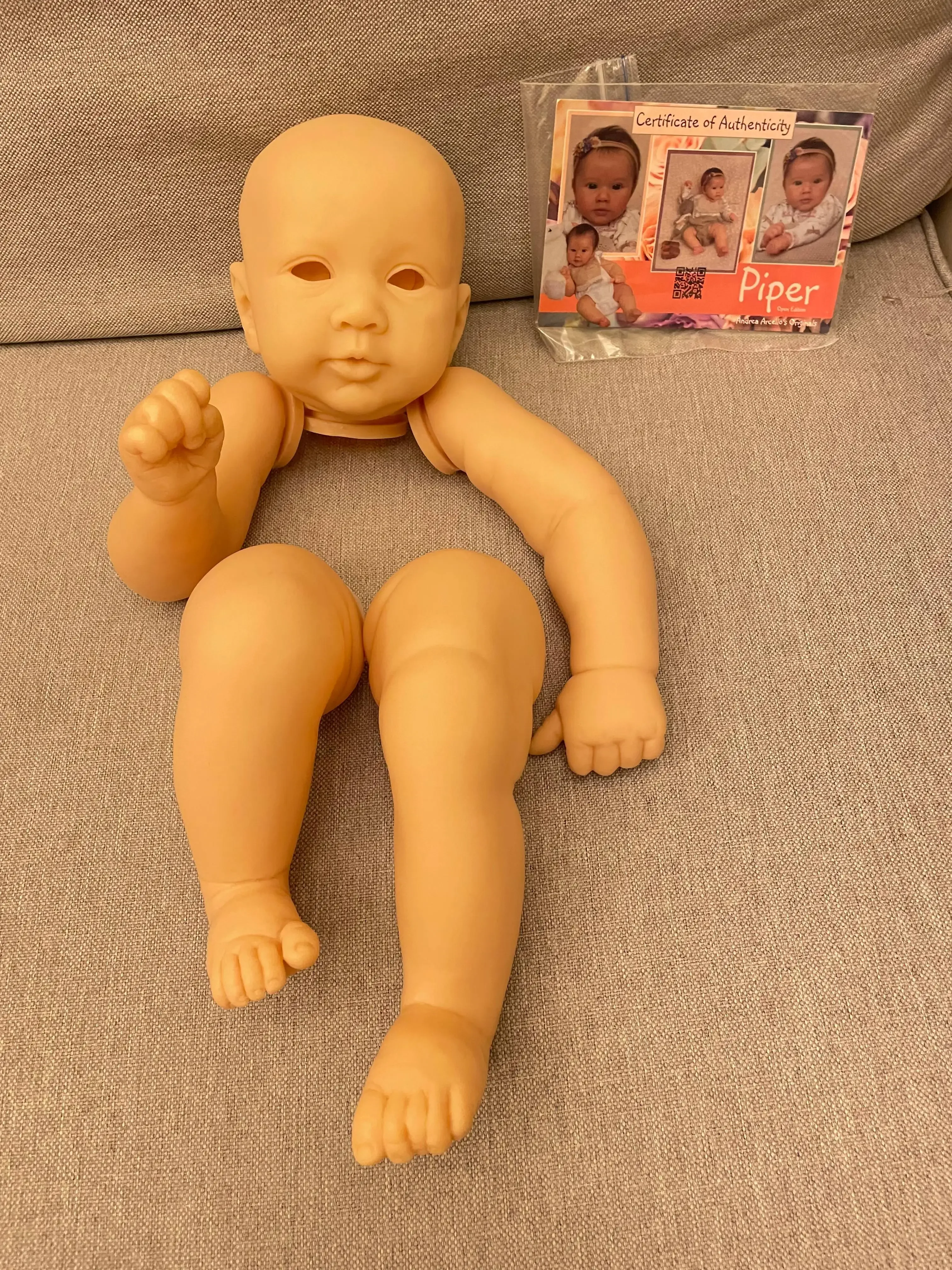 Muñeca reborn Piper de Andrea Arcello sin pintar, tacto suave - imagen 5