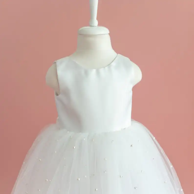 Vestido de niña de tul perlado floral con lazo satén y cuello V