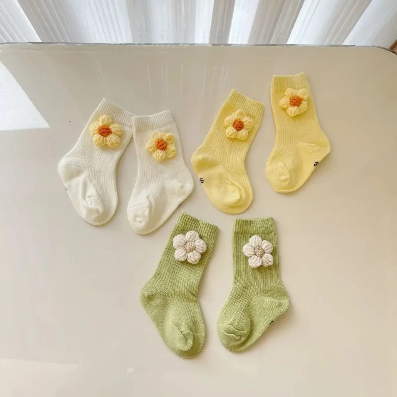 Calcetines de punto con flores hechos a mano para bebé - imagen 3