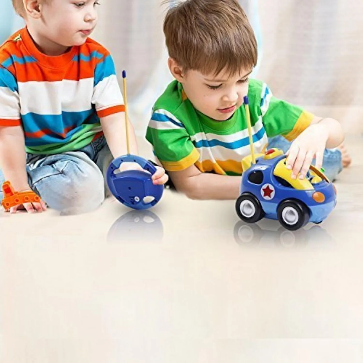 Niño jugando coche RC exterior