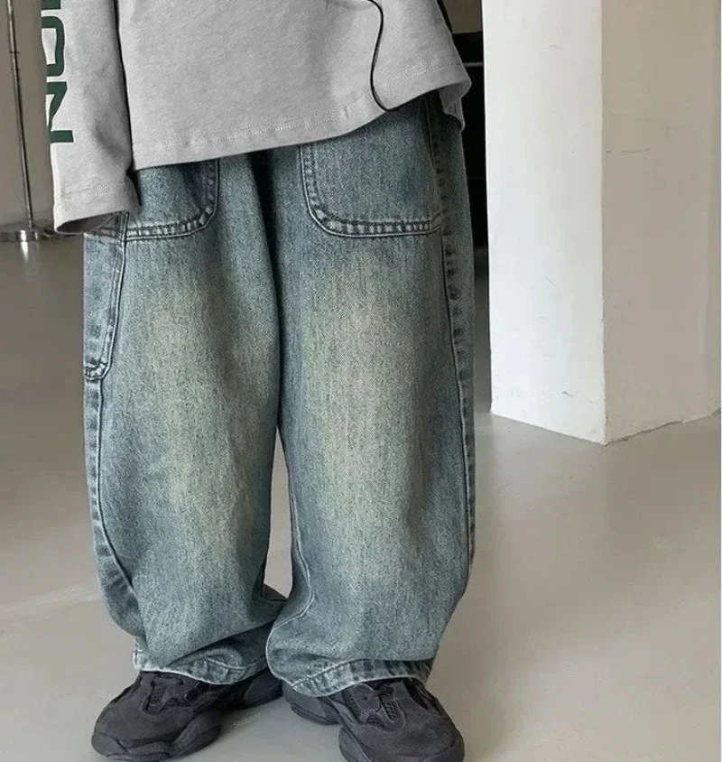 Pantalones vaqueros con bolsillos grandes