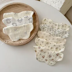 Baberos de algodón estilo coreano para bebé con dibujos de toalla