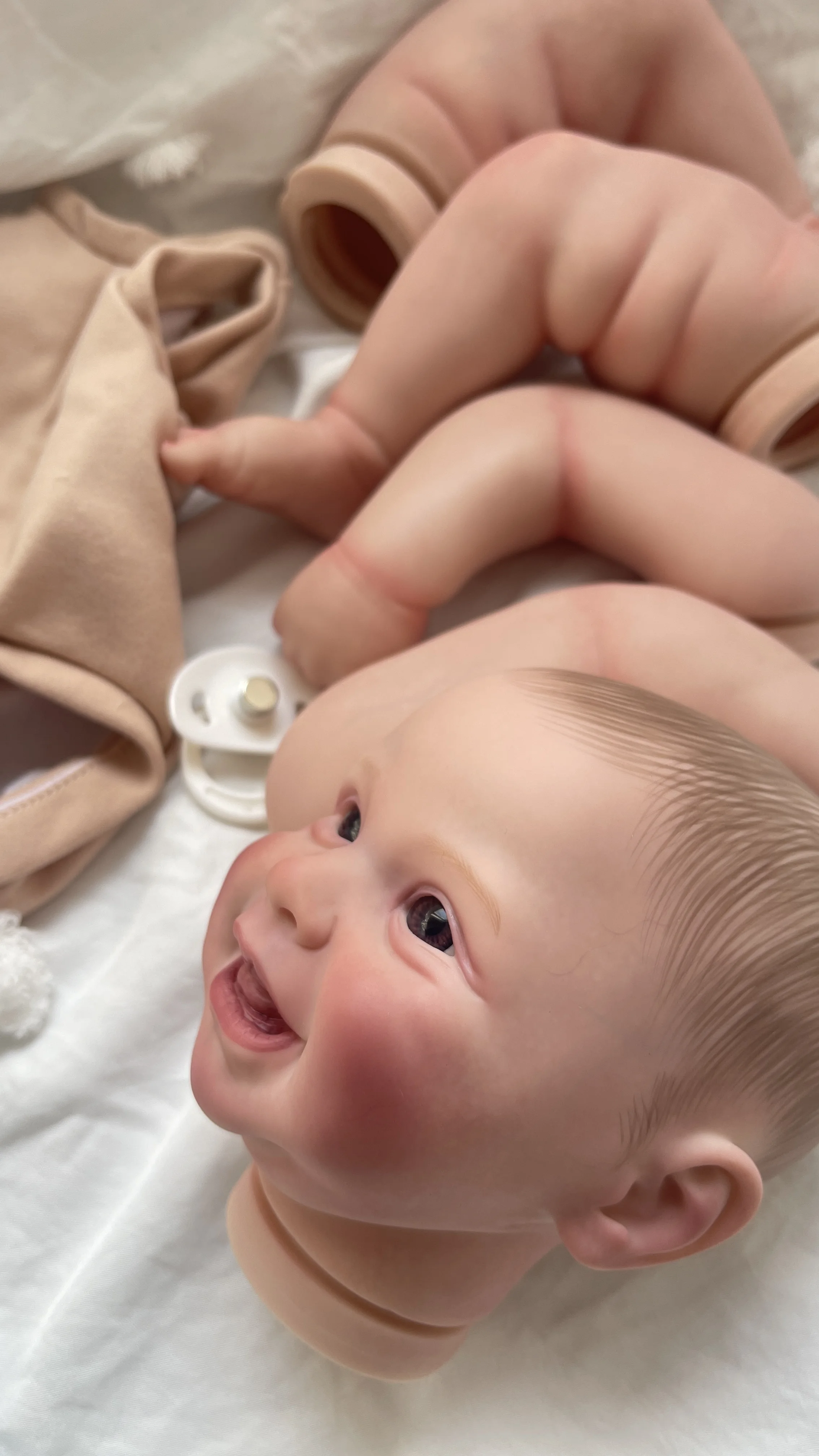 Vista frontal del modelo Smile Harper con detalles faciales realistas