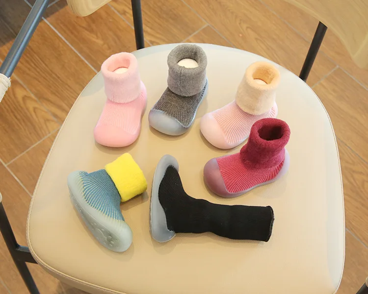 Zapatos cálidos para bebé, aptos para caminar en interior