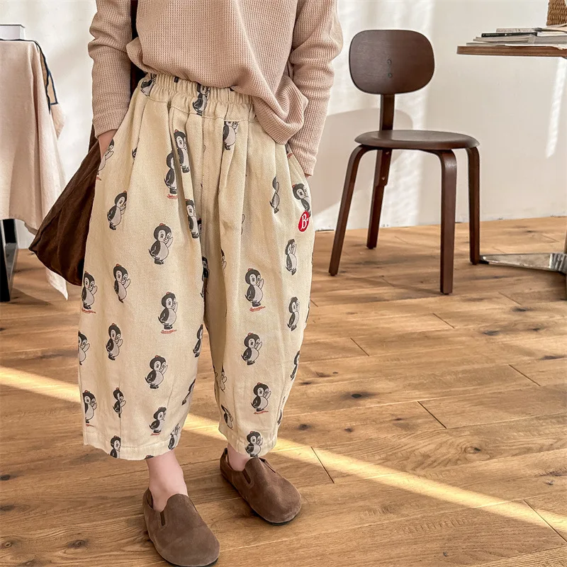 Pantalón Harem con diseño de pingüinos frontal