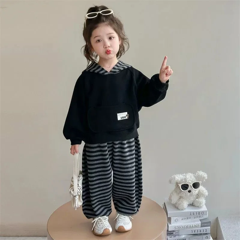 Conjunto de bebé otoñal con sudadera a rayas y capucha - imagen 5