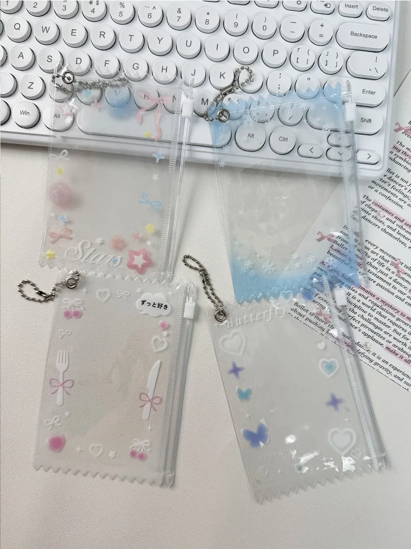 Funda porta tarjetas de PVC con cierre mariposa y copo de nieve