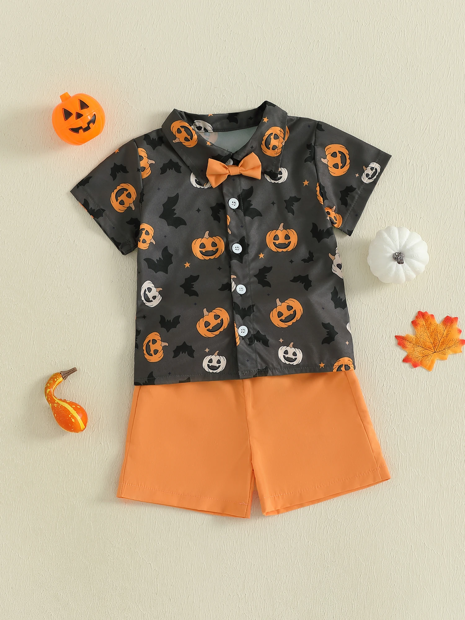 Detalle del estampado de murciélago y calabaza