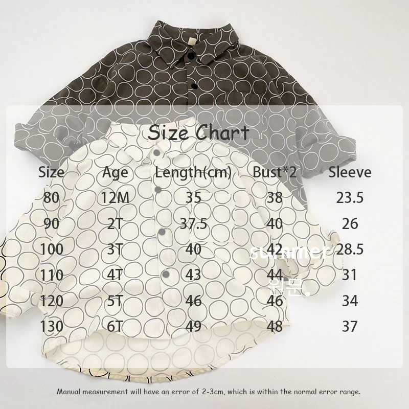 Estampado circular y estilo camisa en prenda infantil