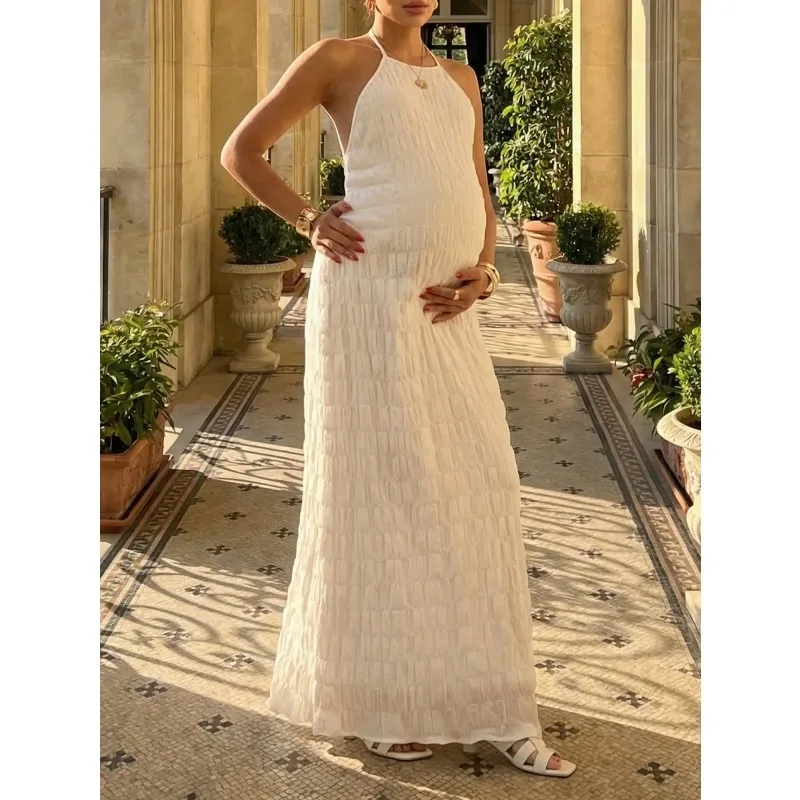 Vestido de embarazo blanco maxi texturizado con cuello halter - imagen 4