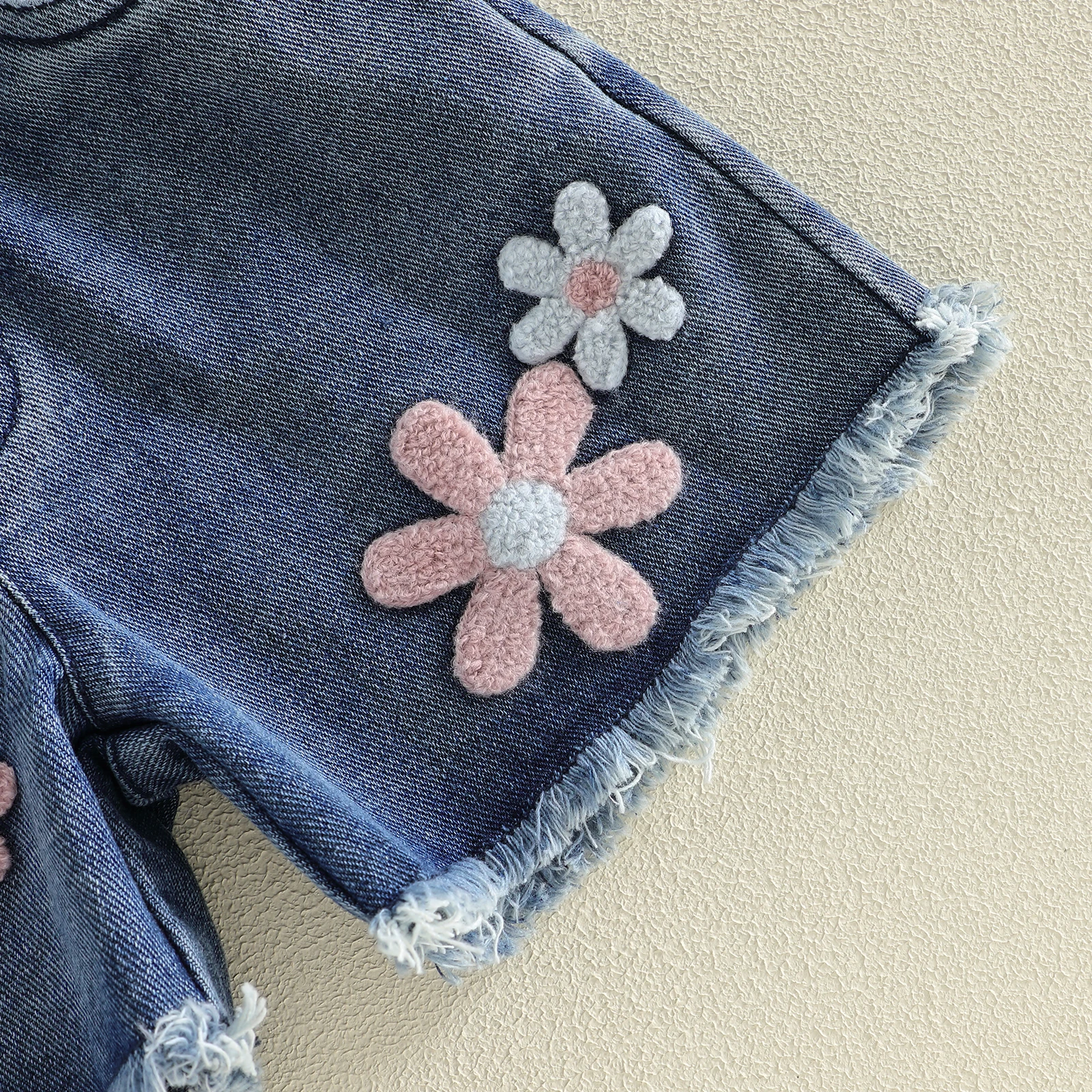 Conjunto de verano niña con volantes sin mangas y cortos vaqueros bordados - imagen 5