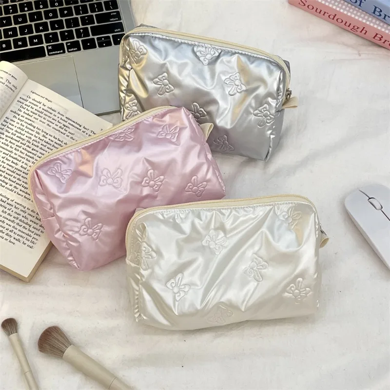 Estuche portatodo con diseño de amor para volver al cole