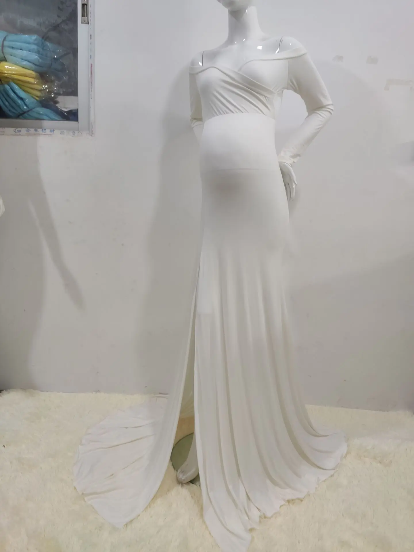 Vestido largo de maternidad con tul vaporoso