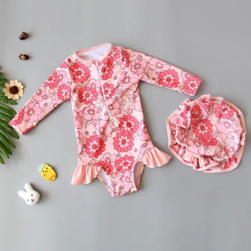 Mono de baño infantil con cremallera y gorro