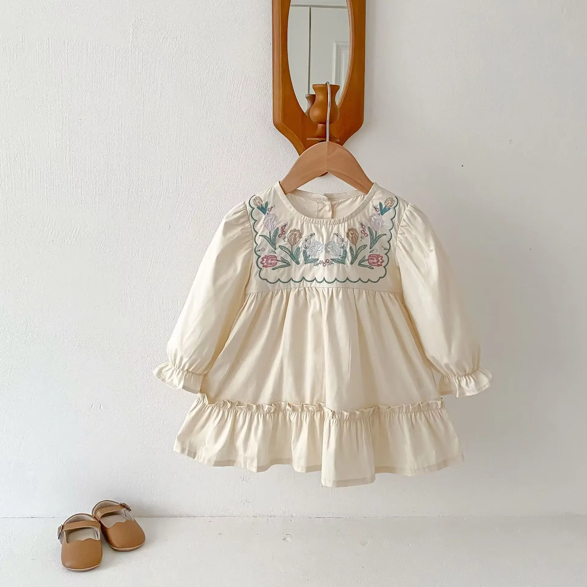 MILANCEL vestido princesa bordado para niña – mangas abullonadas - imagen 3