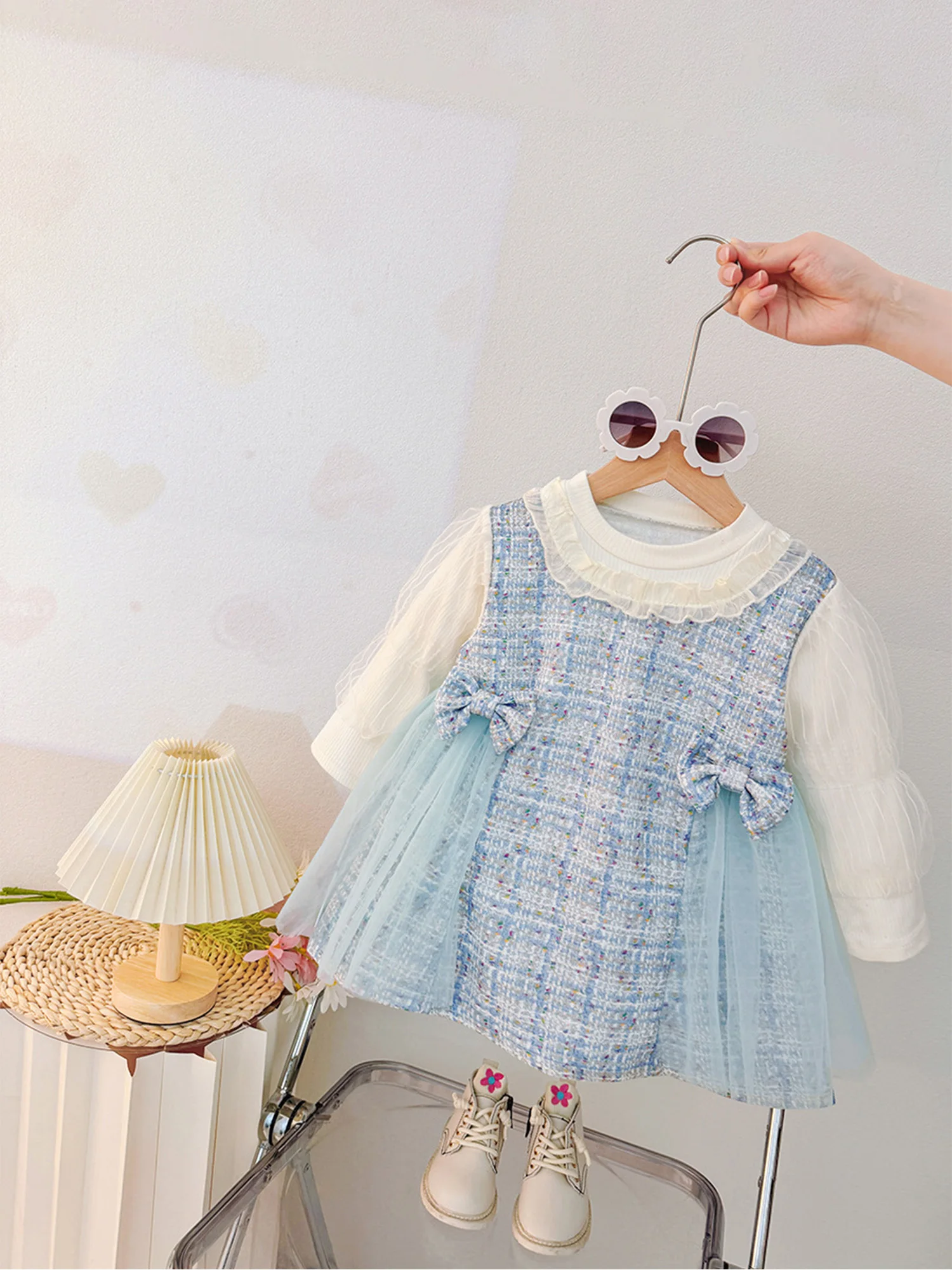 Vestido de princesa con mangas largas y volantes