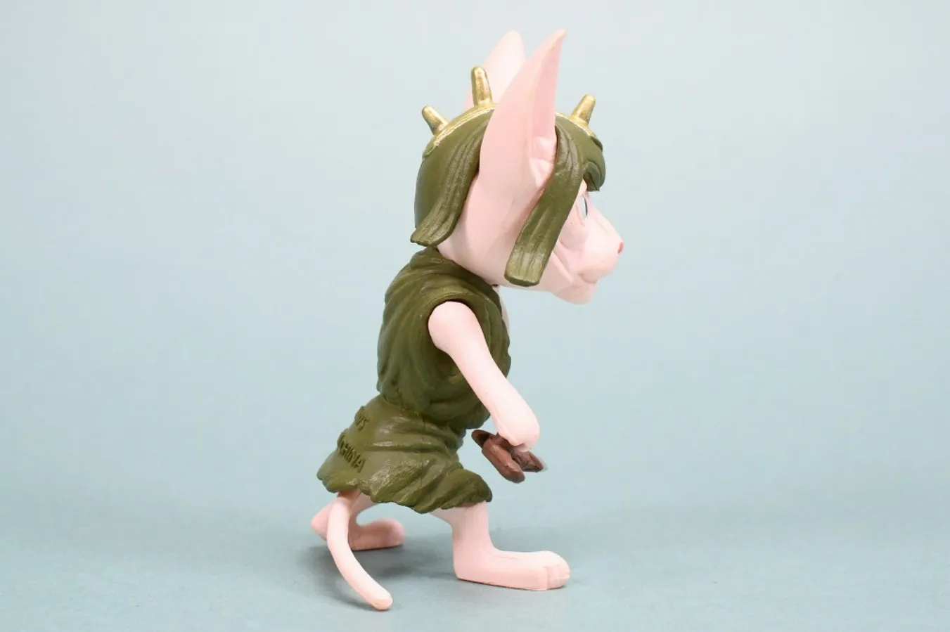 Detalle de figura de gato mago